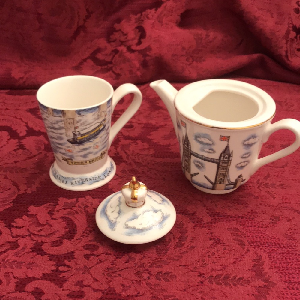 The Tower and Albert Bridges Single Teapot and Cup - Picture 11 of 12